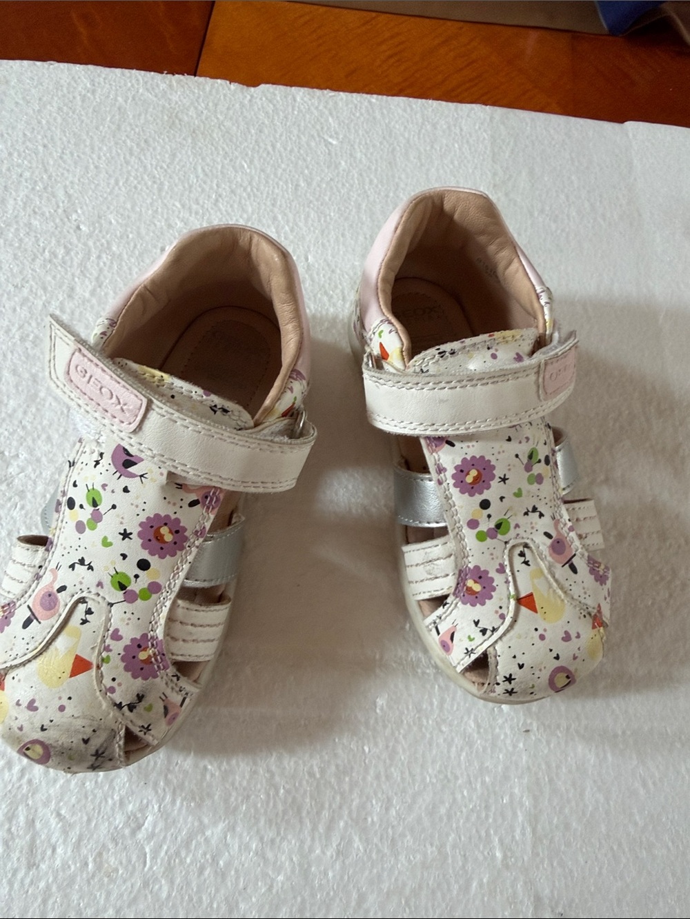 Geox Kids White Floral & Pink Accent Leather Sandals 25 /9